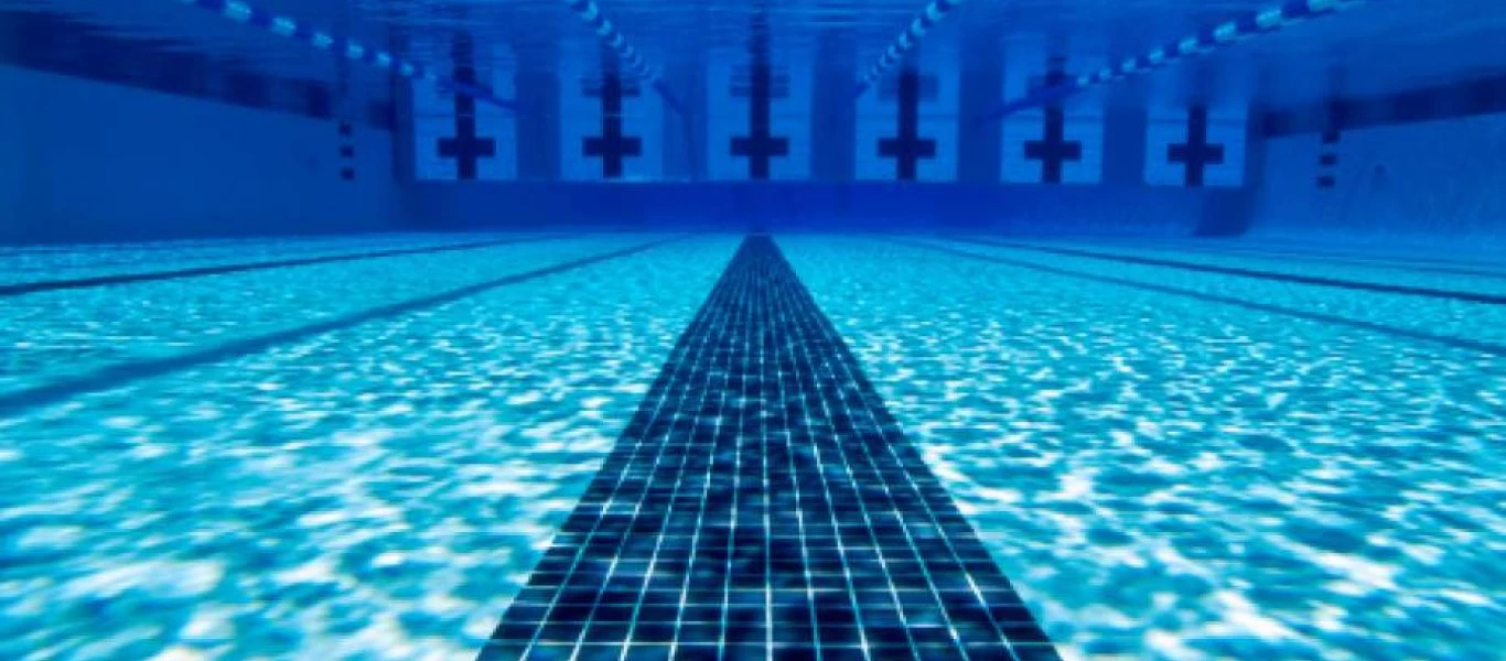 Το χλωριωμένο νερό στις πισίνες μπορεί να σκοτώσει τον κορωνοϊό σε μόλις 30'' σύμφωνα με έρευνα στη Βρετανία